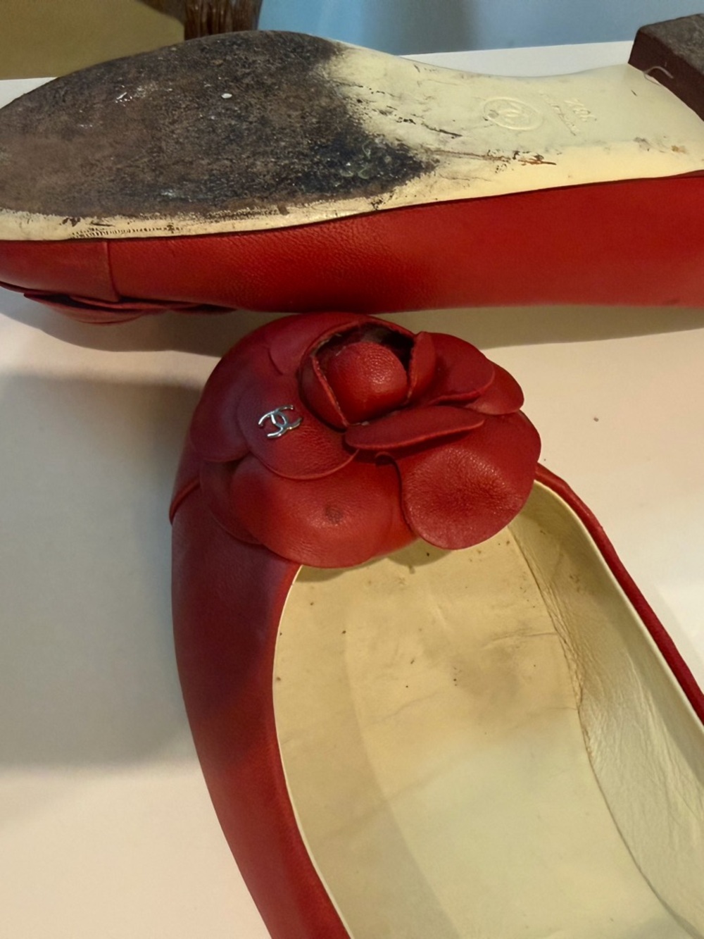 CHANEL Red Leather Flower Ballet Flats - Picture 5 of 7